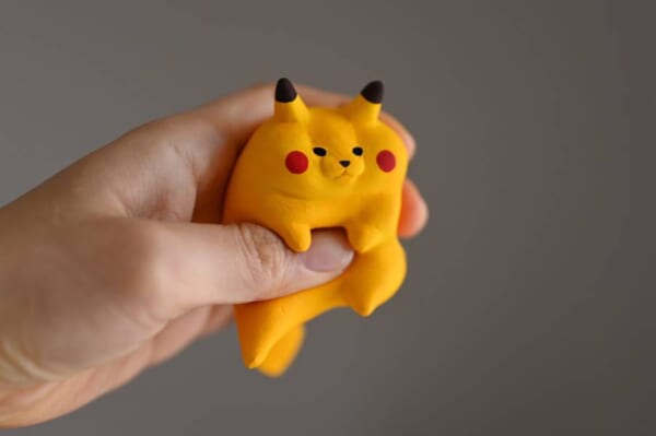 まるで生きてるみたい　今にも動きそうな石粉粘土のもっちりピカチュウ