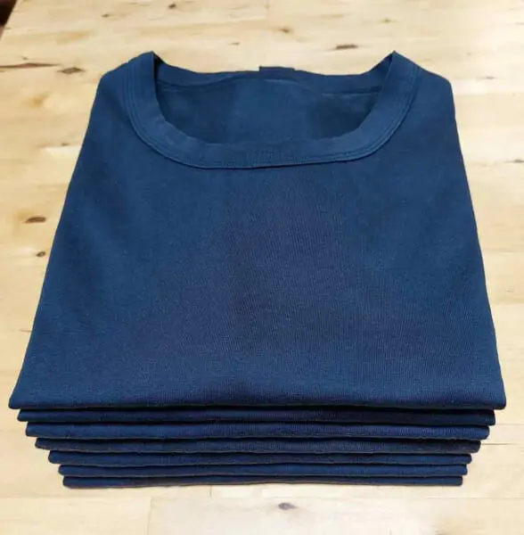 きっちり畳まれた自衛艦のTシャツ（道本和生さん提供）