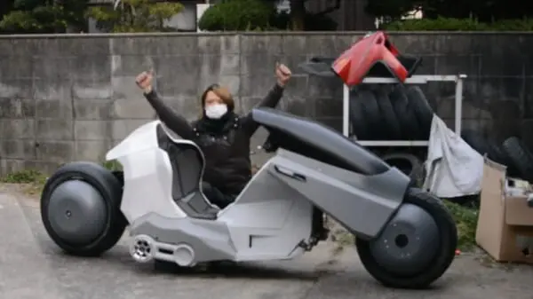 AKIRA「金田のバイク」の自作に挑戦するユーチューバーが現れる。