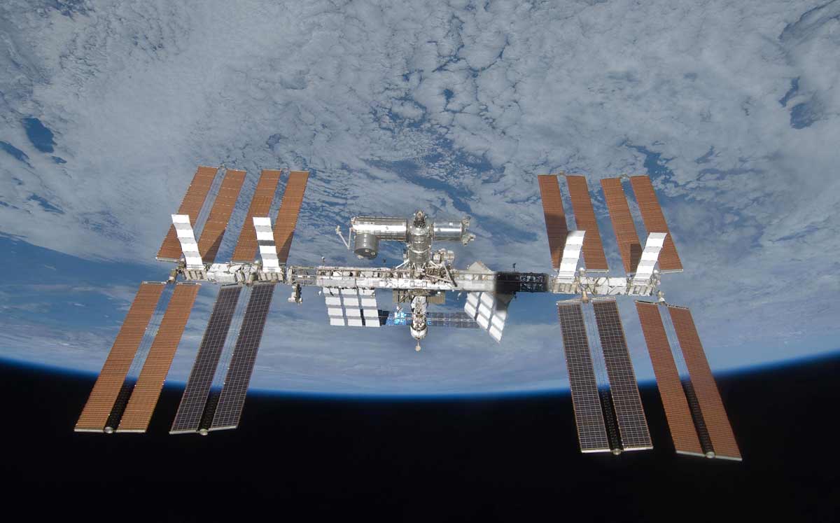 国際宇宙ステーションで新しい通信回線運用開始　レーザー通信の衛星網を経由
