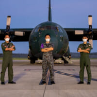 オーストラリ航空自衛隊のC-130Hと派遣隊（画像：Commonwealth of Australia）