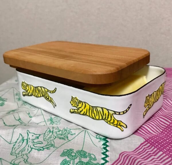 これはかわいい！絵本「ちびくろサンボ」の有名シーンをバターケースに　