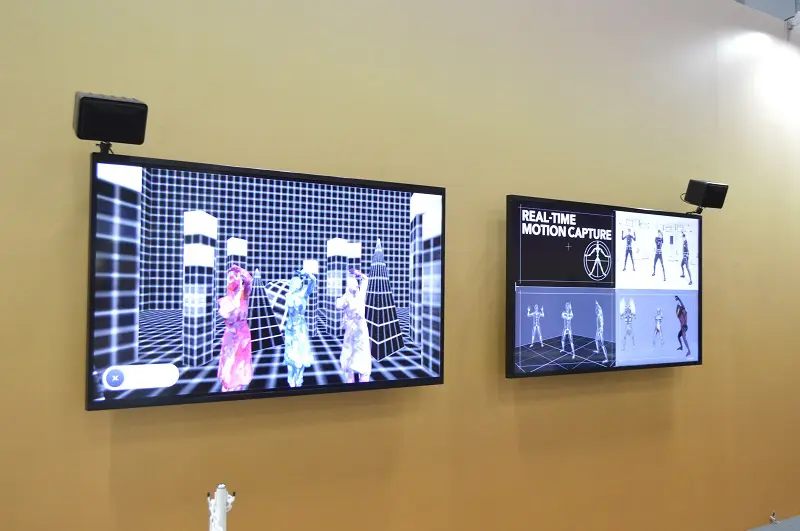 「Perfume」とタッグ