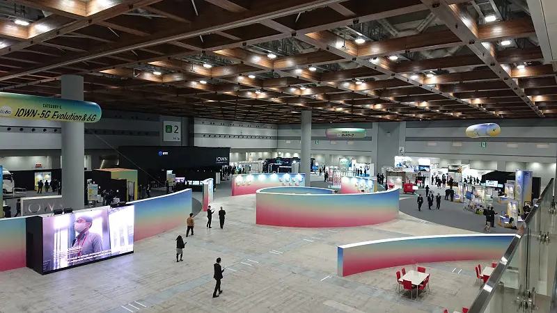 南展示棟