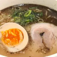 かっぱ寿司がなんつッ亭とコラボ　「秘伝の黒マー油豚骨ラーメン」を実食