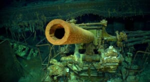 「仰天！海の底まる見え検証：核兵器の残骸」の一場面