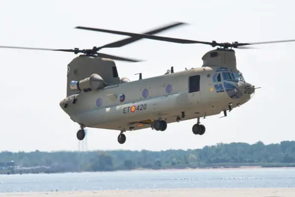 スペイン陸軍のCH-47（画像：Boeing）