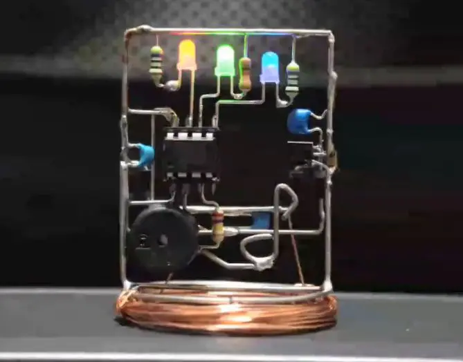 オリジナルメロディの電子音が心地よく奏でられます。