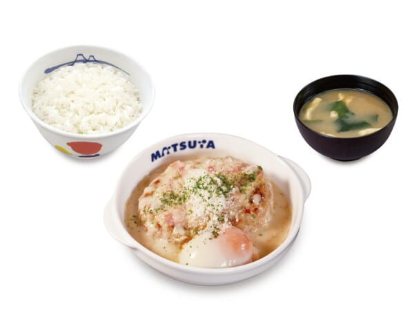 カルボナーラハンバーグライスセット（ライス・みそ汁付／税込690円）