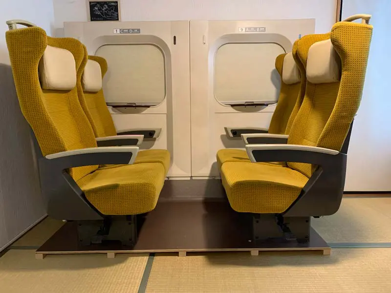 Ｅ６系●秋田新幹線『こまち』座面（座席用）●鉄道部品●JR東日本 値下げ E6系秋田新幹線こまち 座席シート2人掛 - メルカリ