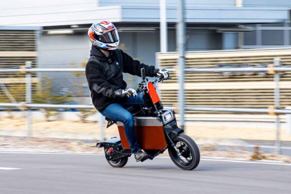 Moto Eレーサー大久保光選手による「タタメルバイク」走行試験