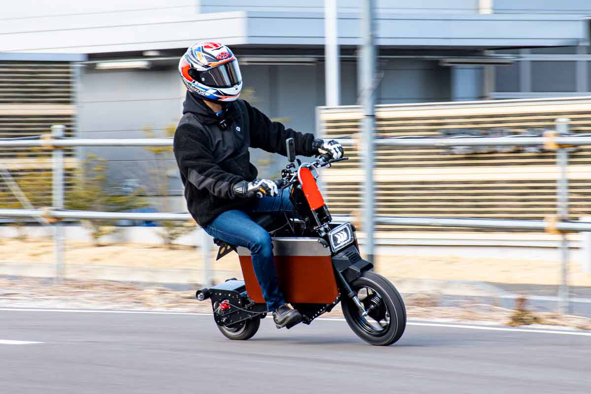 Moto Eレーサー大久保光選手が登場　タタメルバイク走行試験に密着