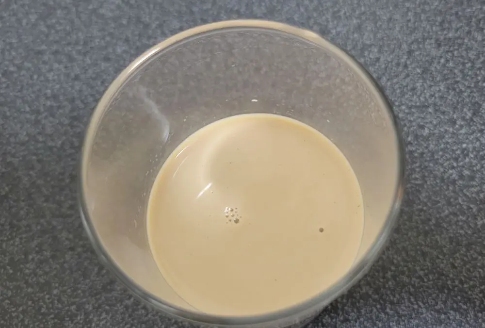 真上からの白バラコーヒー。