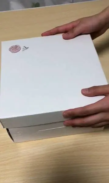 白い箱の中から出てきたのは……