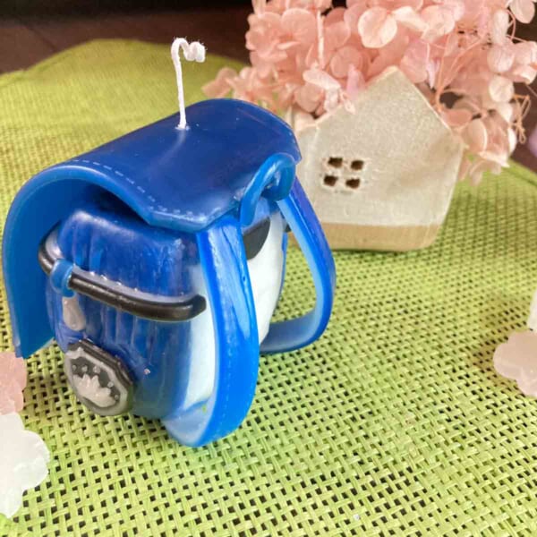 「手ごね」の技法で作られたランドセルのキャンドル（キャンドル工房花逍遥さん提供）