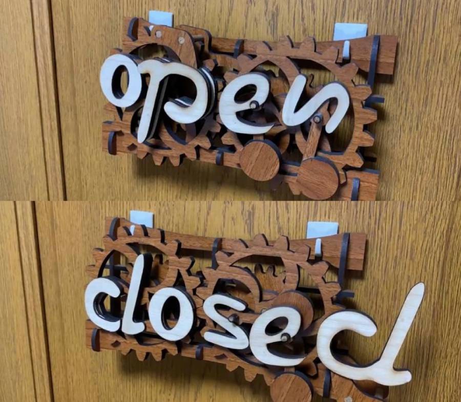 不思議！「open」と「closed」が一瞬にして切り替わるからくり看板