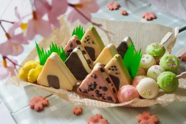 お花見にぴったり！具材も再現された「おにぎりバターサンドクッキー」