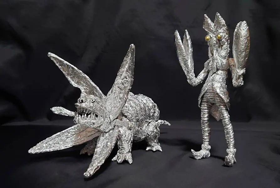 銀色に輝くリアルなウルトラ怪獣 アルミホイルで作ったファン