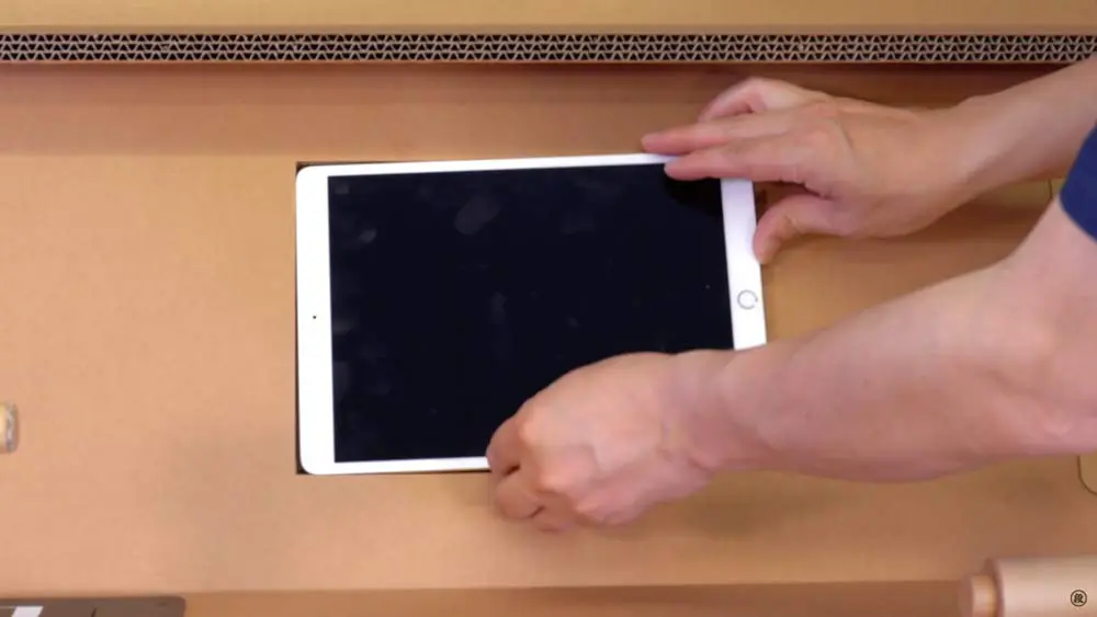 タッチパネル部にタブレットを仕込む