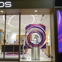 外観からすでに「IQOS イルマ ネオン モデル」仕様