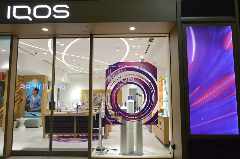 外観からすでに「IQOS イルマ ネオン モデル」仕様