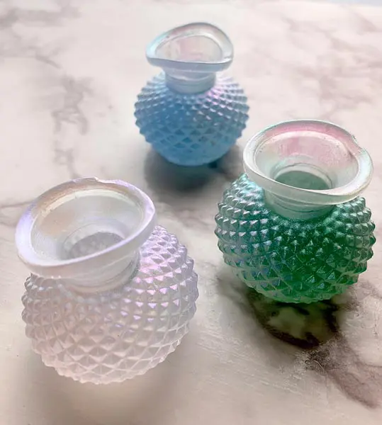 瓶の縁は微妙に歪ませてある（paper.mulberryさん提供）