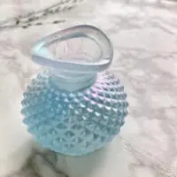 透明感あるブルーの瓶（paper.mulberryさん提供）