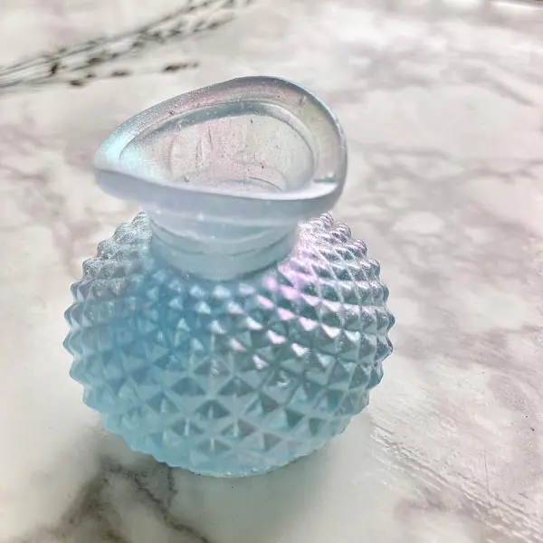 透明感あるブルーの瓶（paper.mulberryさん提供）