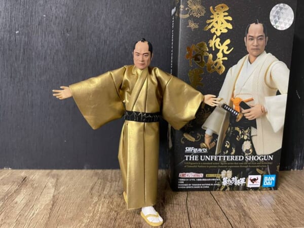 暴れん坊将軍のフィギュアに手作り衣装　金色の着流しでマツケンサンバに