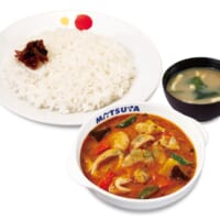 「海鮮ごろごろシーフードカレー」（税込880円）