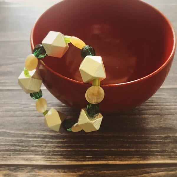 色味だけでそれと分かる不思議　味噌汁の概念を表現したブレスレット