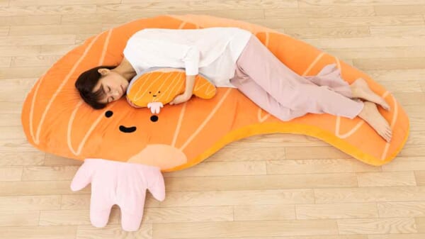 きりみちゃん夢の超BIGふかふかぬいぐるみクッション　お昼寝
