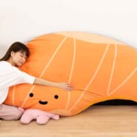 きりみちゃん夢の超BIGふかふかぬいぐるみクッション　抱っこ