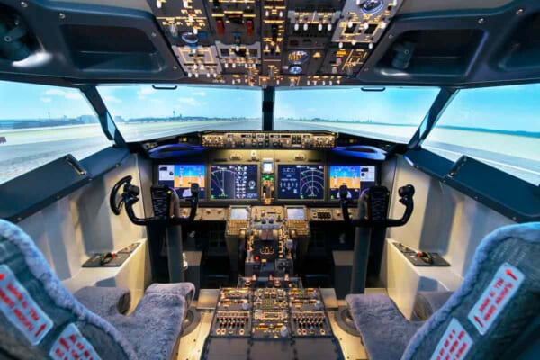 B737フライトシミュレータ「SKY Experience」内部