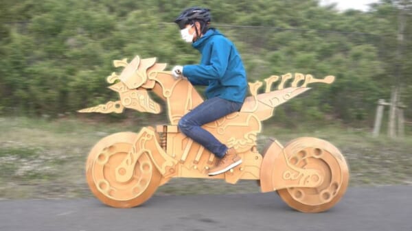 なんと走行も可能！ゼルダの伝説「マスターバイク零式」をダンボールで完全再現
