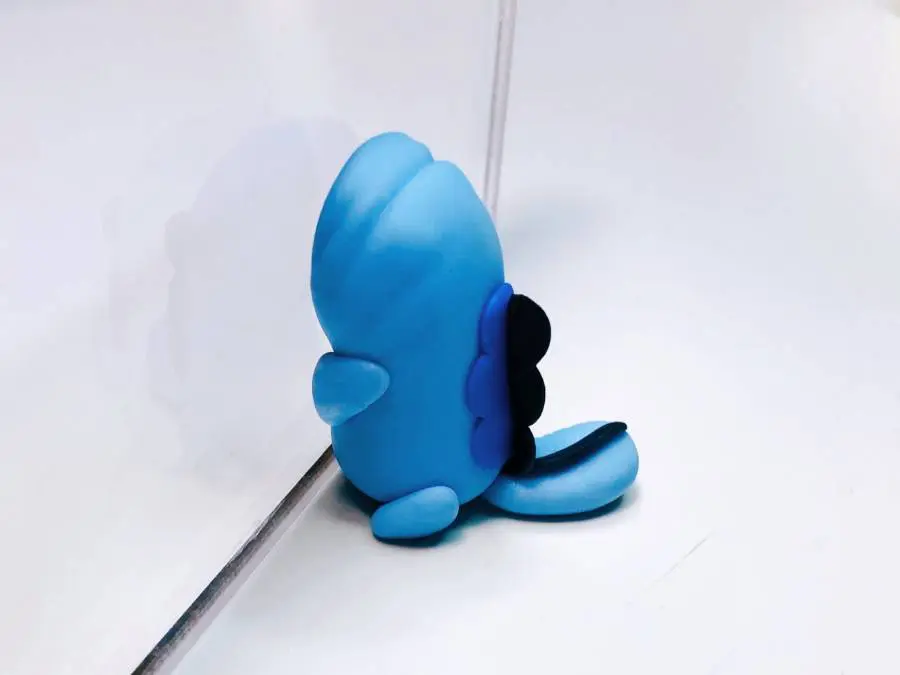 顔がたわんでしまうほどぶつかっても全く気付いていません