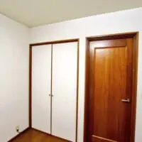 何の変哲もない押し入れを開くと……