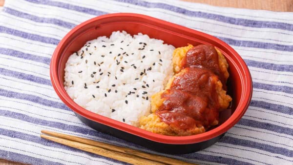 8月14日発売の「だけ弁当」第5弾「チキンナゲット弁当（税抜200円）」
