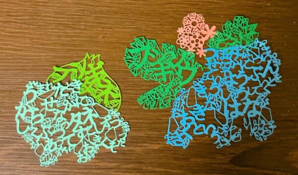 繊細で美しいポケモンの切り絵アート　書かれているのは図鑑の説明文