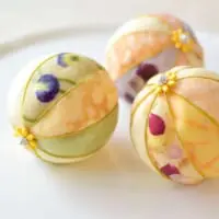 アクセサリー？ぬいぐるみ？いいえスイーツです　創作手毬ケーキに8万いいね