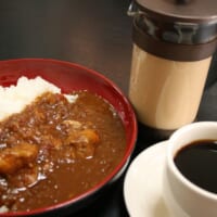 ガイアの看板メニュー「チキンカレー」。