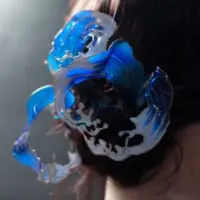 ディップアートで作られた波のかんざし（ひねこさん提供）
