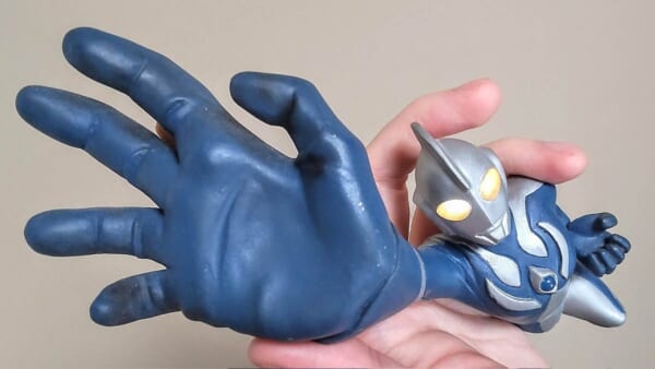 ウルトラマンコスモス（ルナモード）のぐんぐん人形（ネントクさん提供）