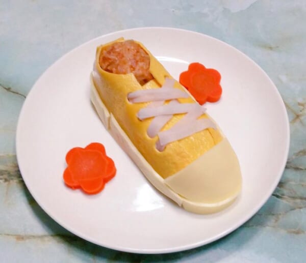 七海りょーすけさんのスニーカーオムライス（七海りょーすけさん提供）