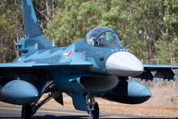 ダーウィンに到着した航空自衛隊のF-2A（画像：Commonwealth of Australia）