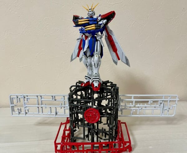 残ったランナーで作ってみました。エコなリングポストで立ち構えるゴッドガンダム。