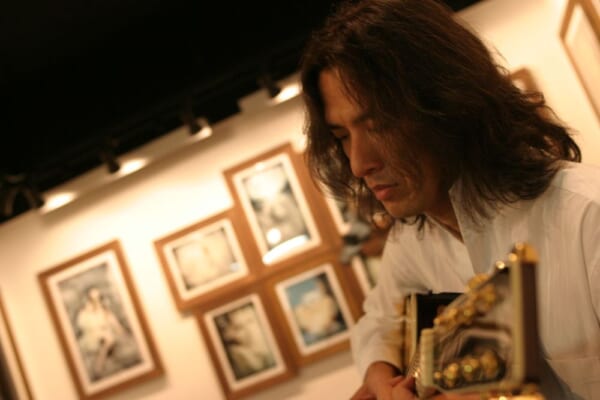 音楽と数学から生まれるカオス。両手タッピングギタリスト・出嶌達也。