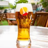 「YEBISU BEER HOLIDAY」オリジナルグラスで提供
