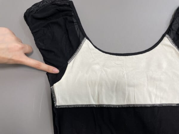 レオタードによってはパッドの差し込み口がある