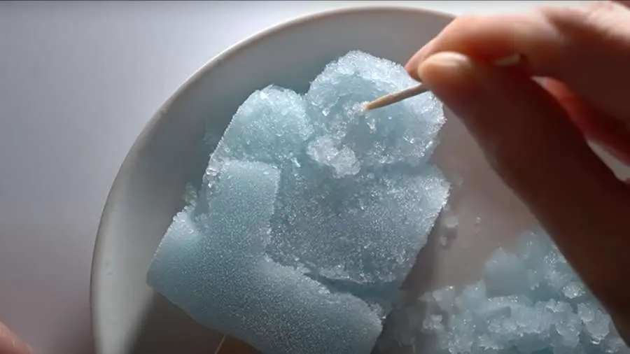 氷の粒が不揃いであることから細部の表現が困難に